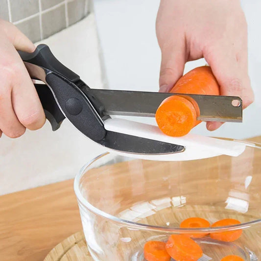 Kitchen Scissors with Cutting Board — Chop, Slice & Serve in One